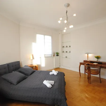 Grand Palais 4p Bob1309 Appartement