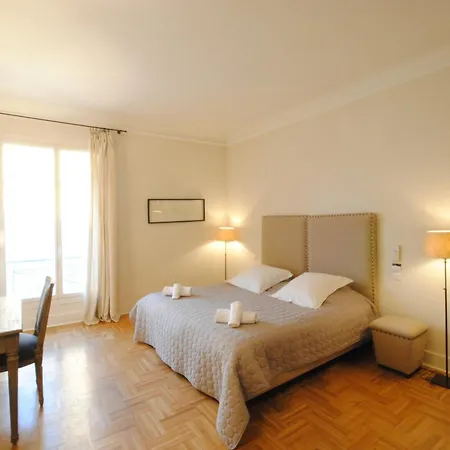 Grand Palais 4p Bob1309 Appartement